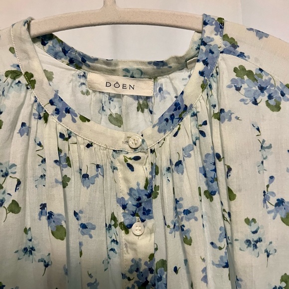 Doen Jane Blouse in Blue Primrose Floral - Picture 3 of 3